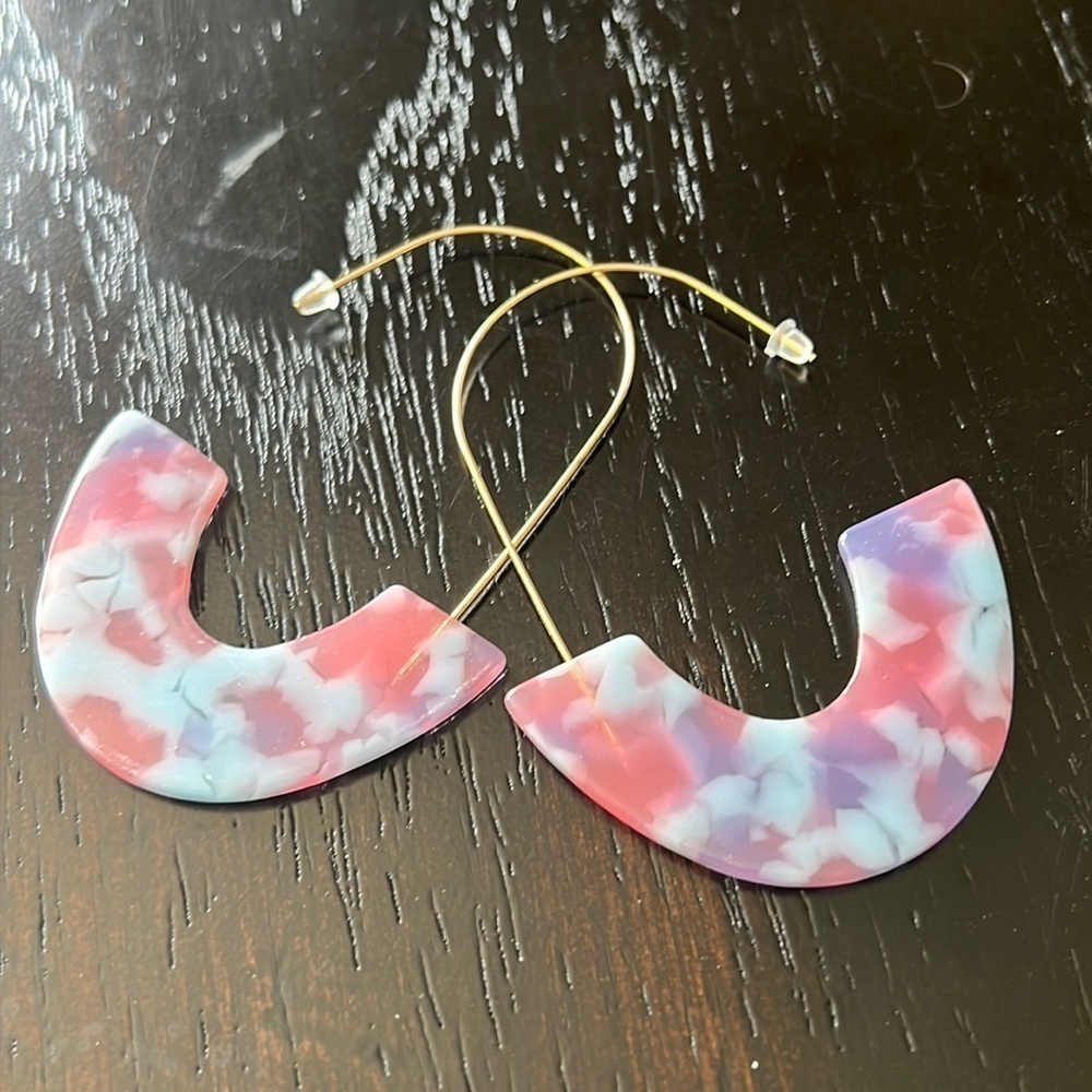 Marbled acrylic and wire earrings-NWT